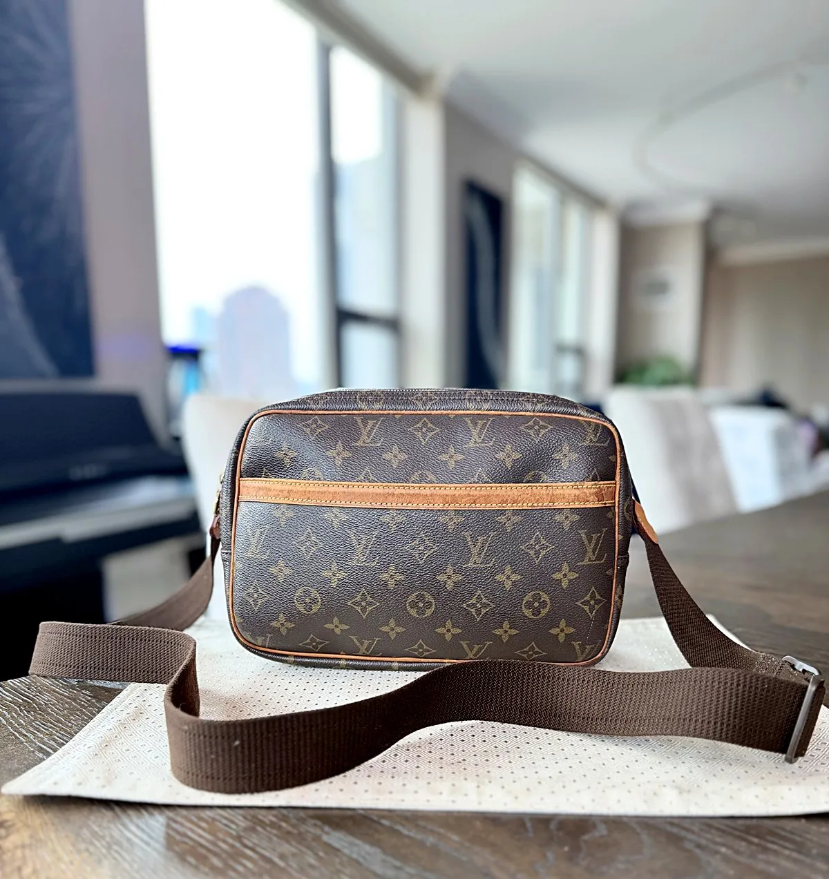 Louis Vuitton Monogram Canvas Crossbody bag Unisex