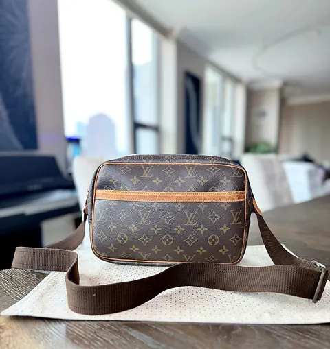 Louis Vuitton Monogram Canvas Crossbody bag Unisex